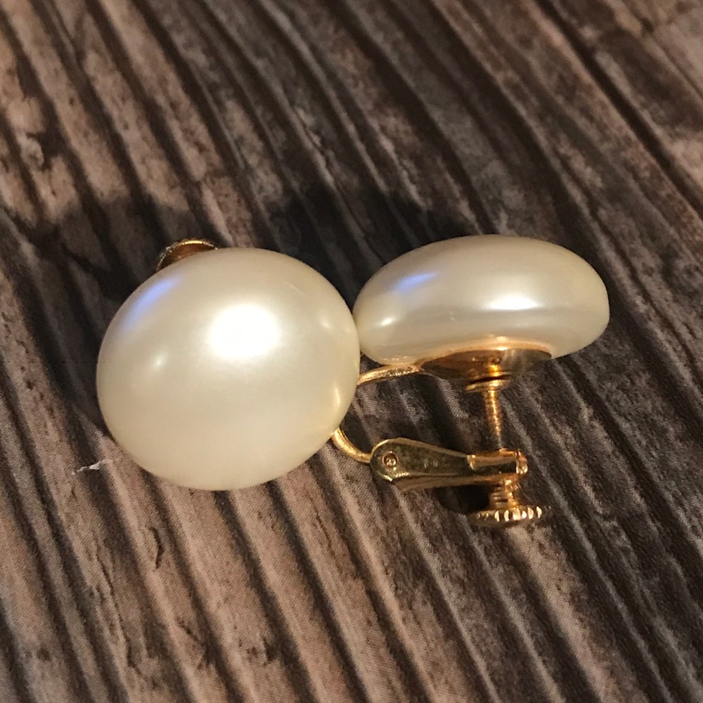 Vintage Screw Back Button Pearl Earrings